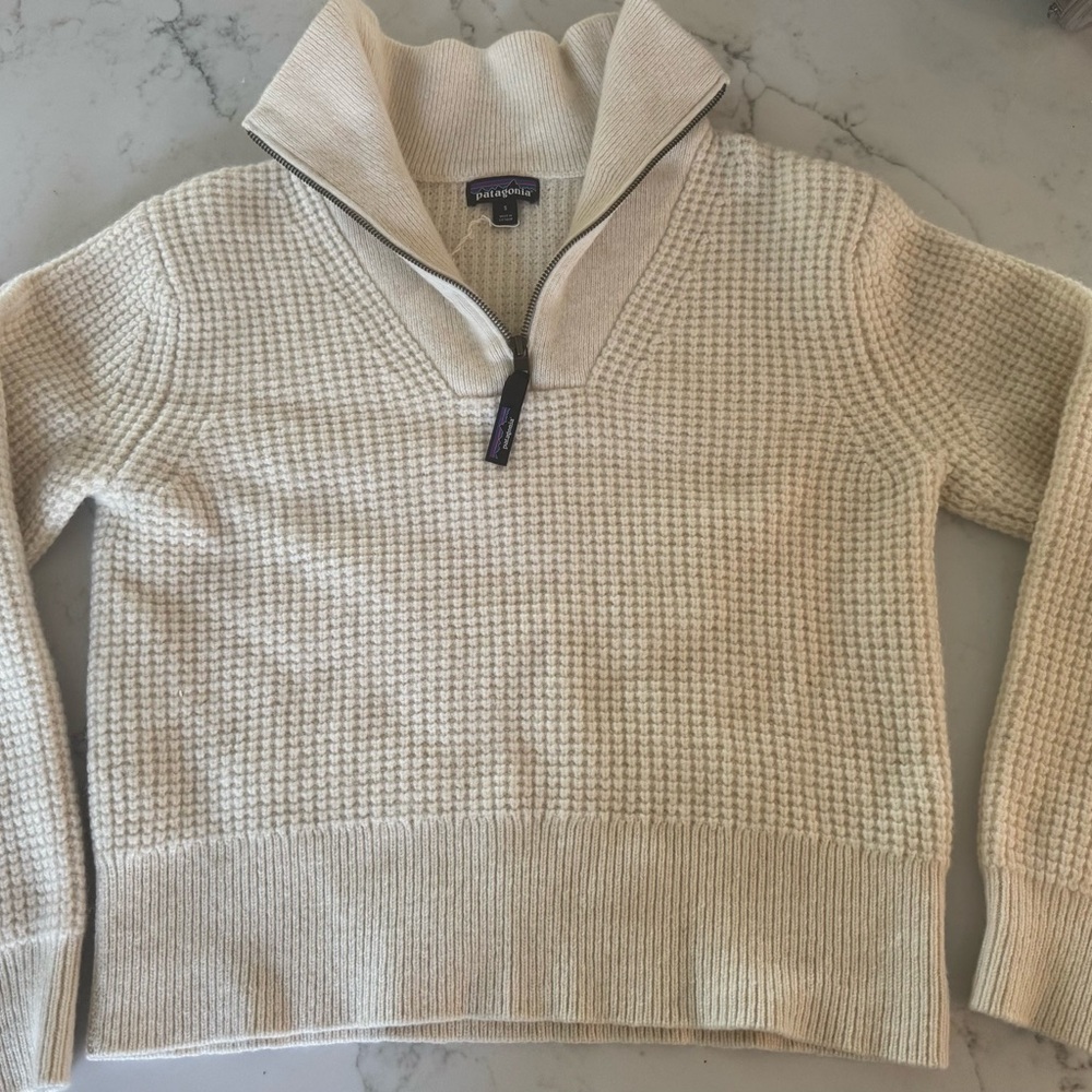 Patagonia 1/4 inch zip sweater- ski season ready!